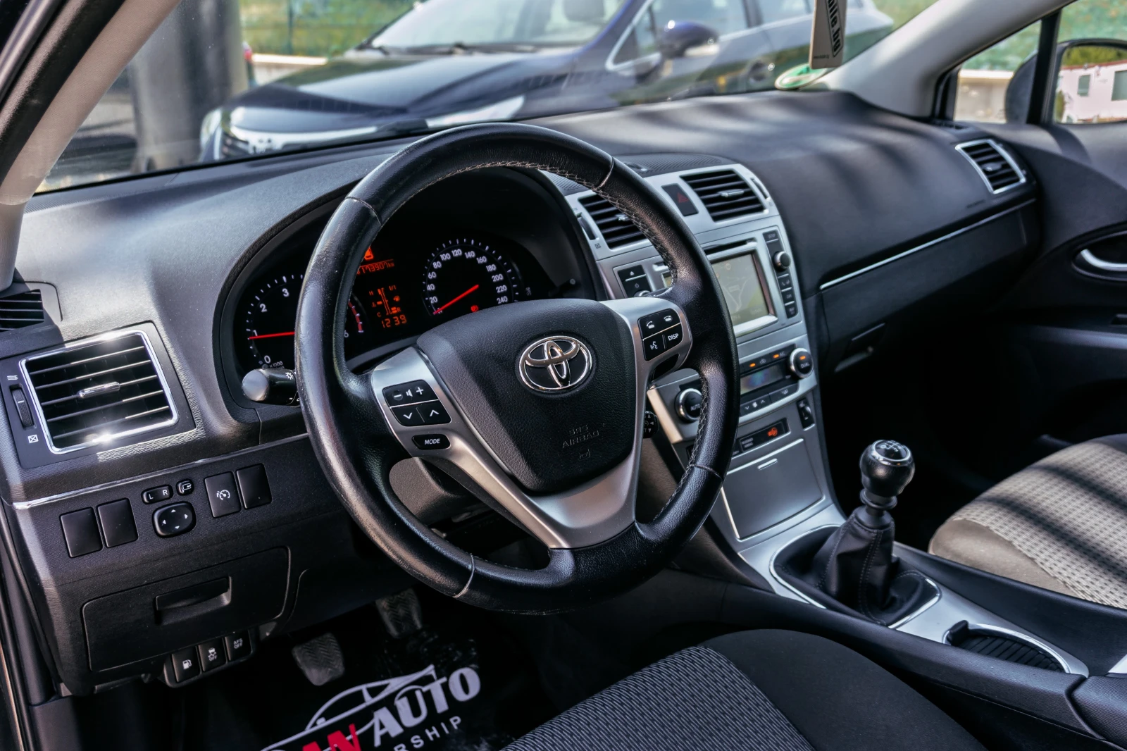 Toyota Avensis 2.0 D-4D С Гаранция! МНОГО ДОБРО СЪСТОЯНИЕ! - изображение 10