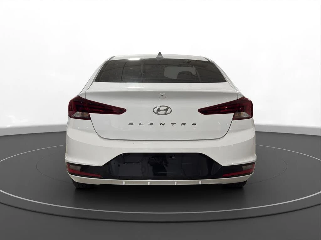 Hyundai Elantra *  *    *   *  | Mobile.bg   4