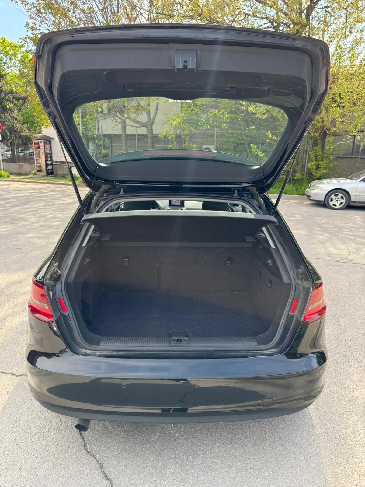 Audi A3 Sportback, снимка 8 - Автомобили и джипове - 54427595