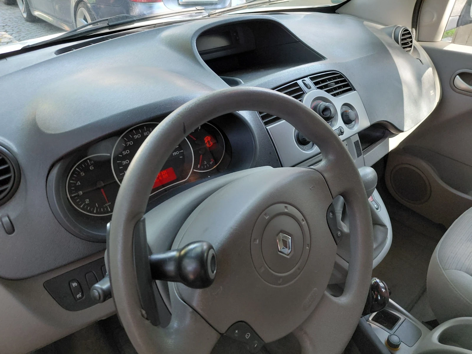 Renault Kangoo 1.6, снимка 9 - Автомобили и джипове - 54610258