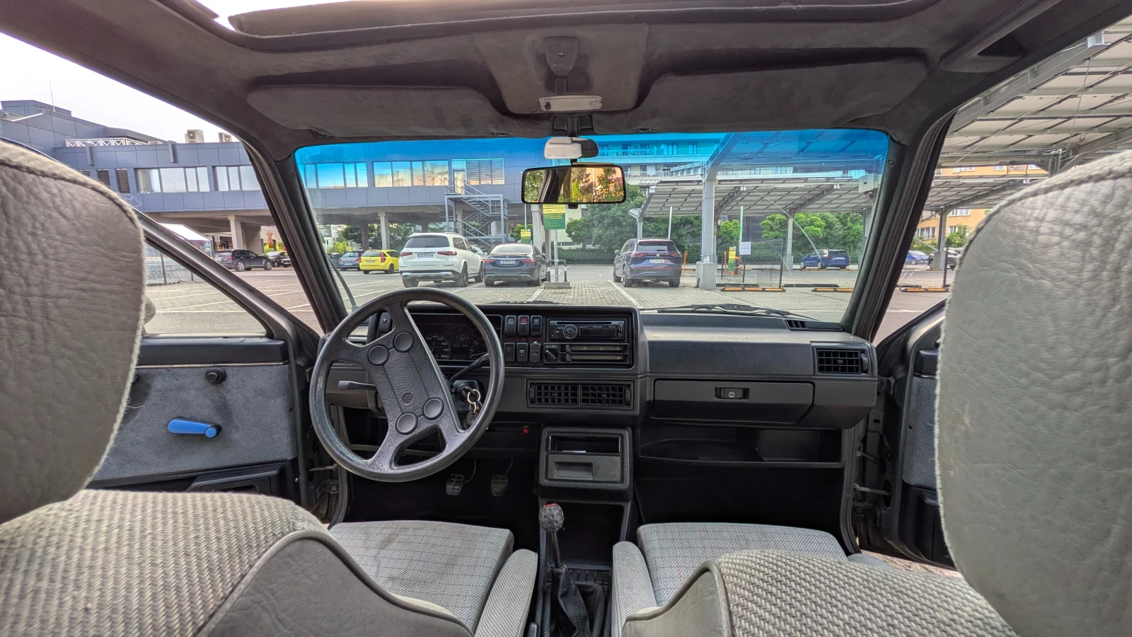 VW Golf 1.8 GTI, снимка 7 - Автомобили и джипове - 54874812