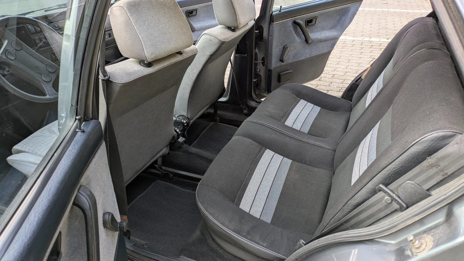 VW Golf 1.8 GTI, снимка 13 - Автомобили и джипове - 54874812