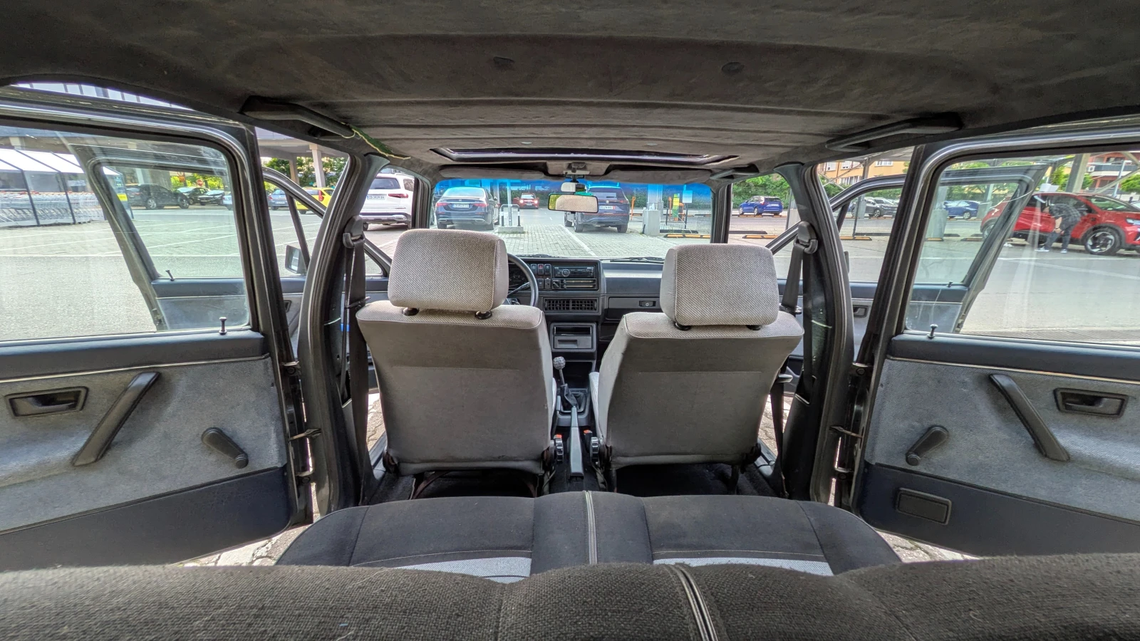 VW Golf 1.8 GTI, снимка 12 - Автомобили и джипове - 54874812