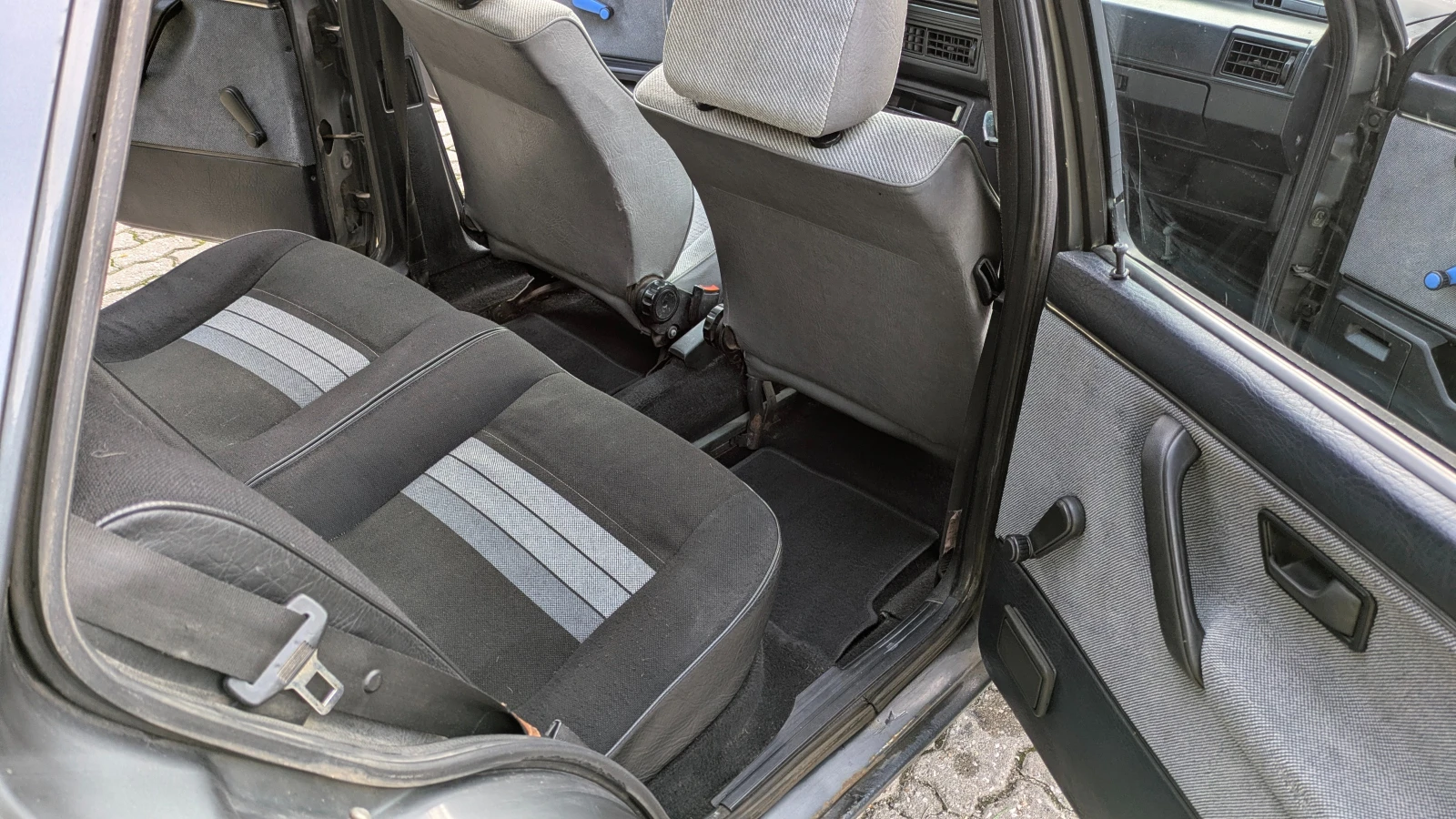 VW Golf 1.8 GTI, снимка 15 - Автомобили и джипове - 54874812