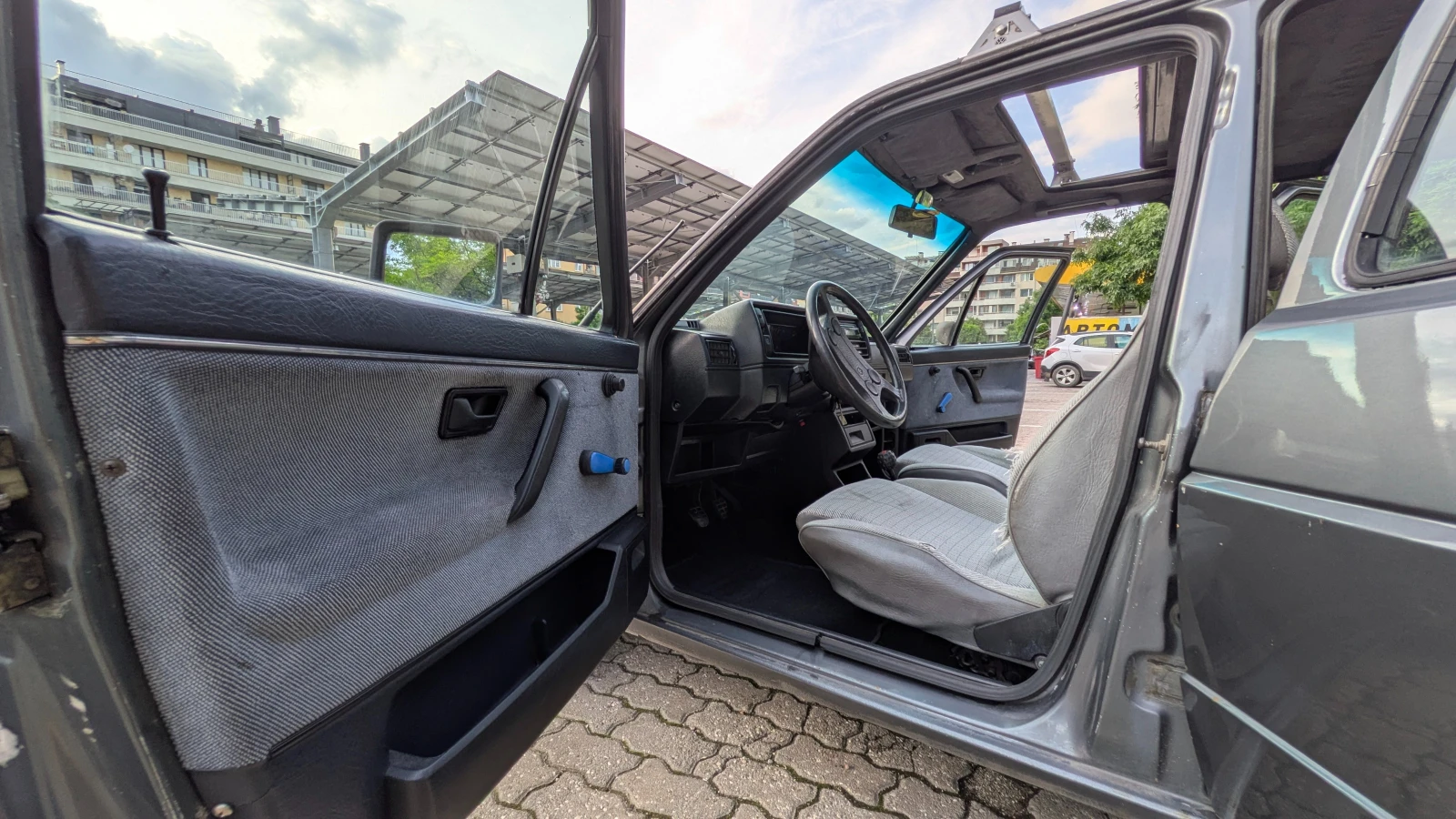 VW Golf 1.8 GTI, снимка 11 - Автомобили и джипове - 54874812