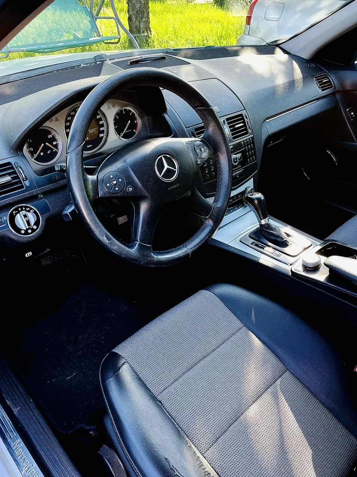 Mercedes-Benz C 320, снимка 9 - Автомобили и джипове - 54878646