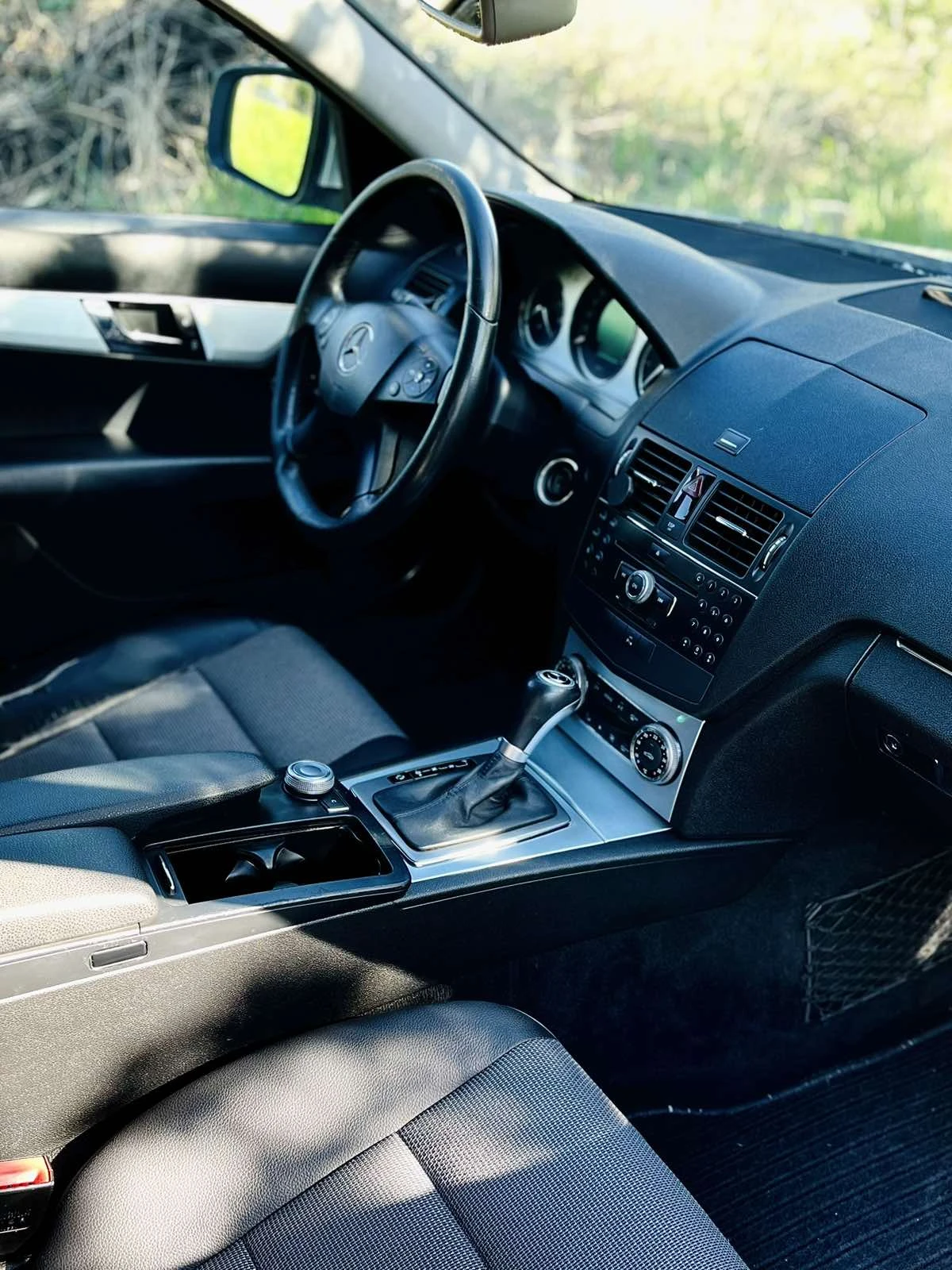 Mercedes-Benz C 320, снимка 4 - Автомобили и джипове - 54878646