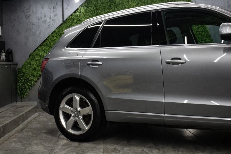 Audi Q5 3.2 FSI, снимка 4 - Автомобили и джипове - 44033293