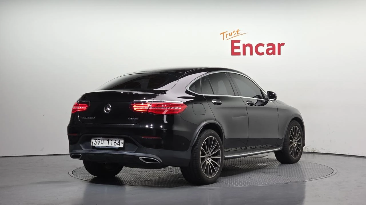 Mercedes-Benz GLC 220 AMG pack* Купе* Подгрев* Пано* 360* Lane assist, снимка 3 - Автомобили и джипове - 54751764