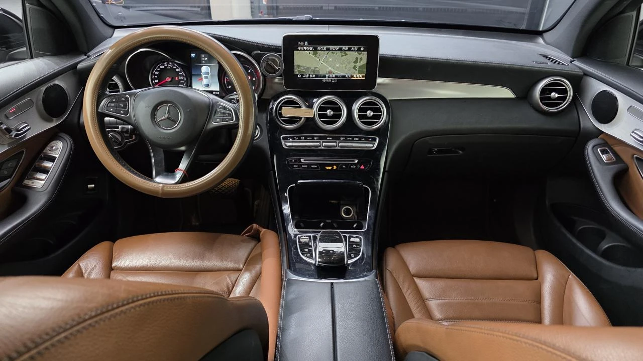 Mercedes-Benz GLC 220 AMG pack* Купе* Подгрев* Пано* 360* Lane assist, снимка 6 - Автомобили и джипове - 54751764