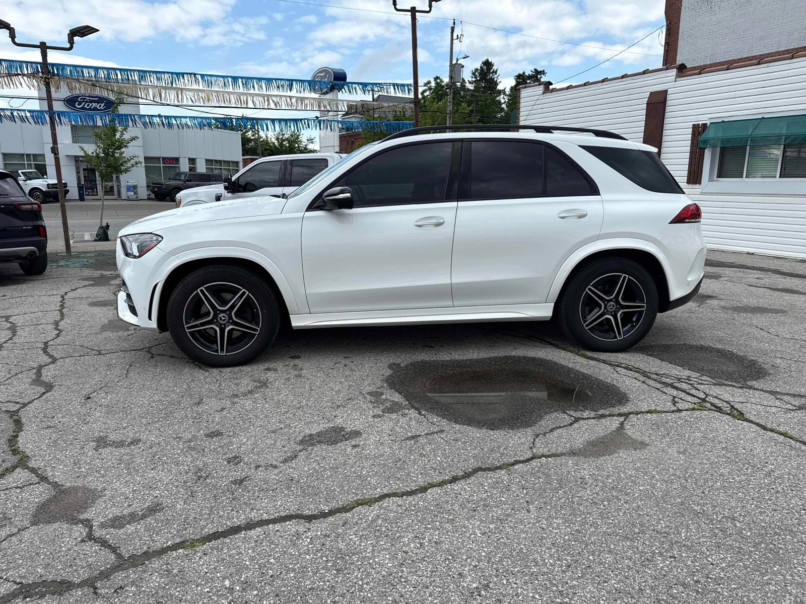 Mercedes-Benz GLE 350 ПАНОРАМА * ПОДГРЕВИ * CARFAX * АВТО КРЕДИТ * , снимка 3 - Автомобили и джипове - 54974914