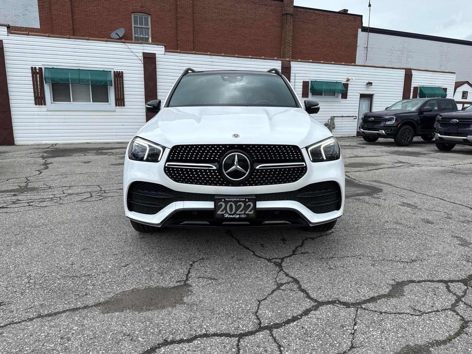 Mercedes-Benz GLE 350 ПАНОРАМА * ПОДГРЕВИ * CARFAX * АВТО КРЕДИТ * , снимка 2 - Автомобили и джипове - 54974914
