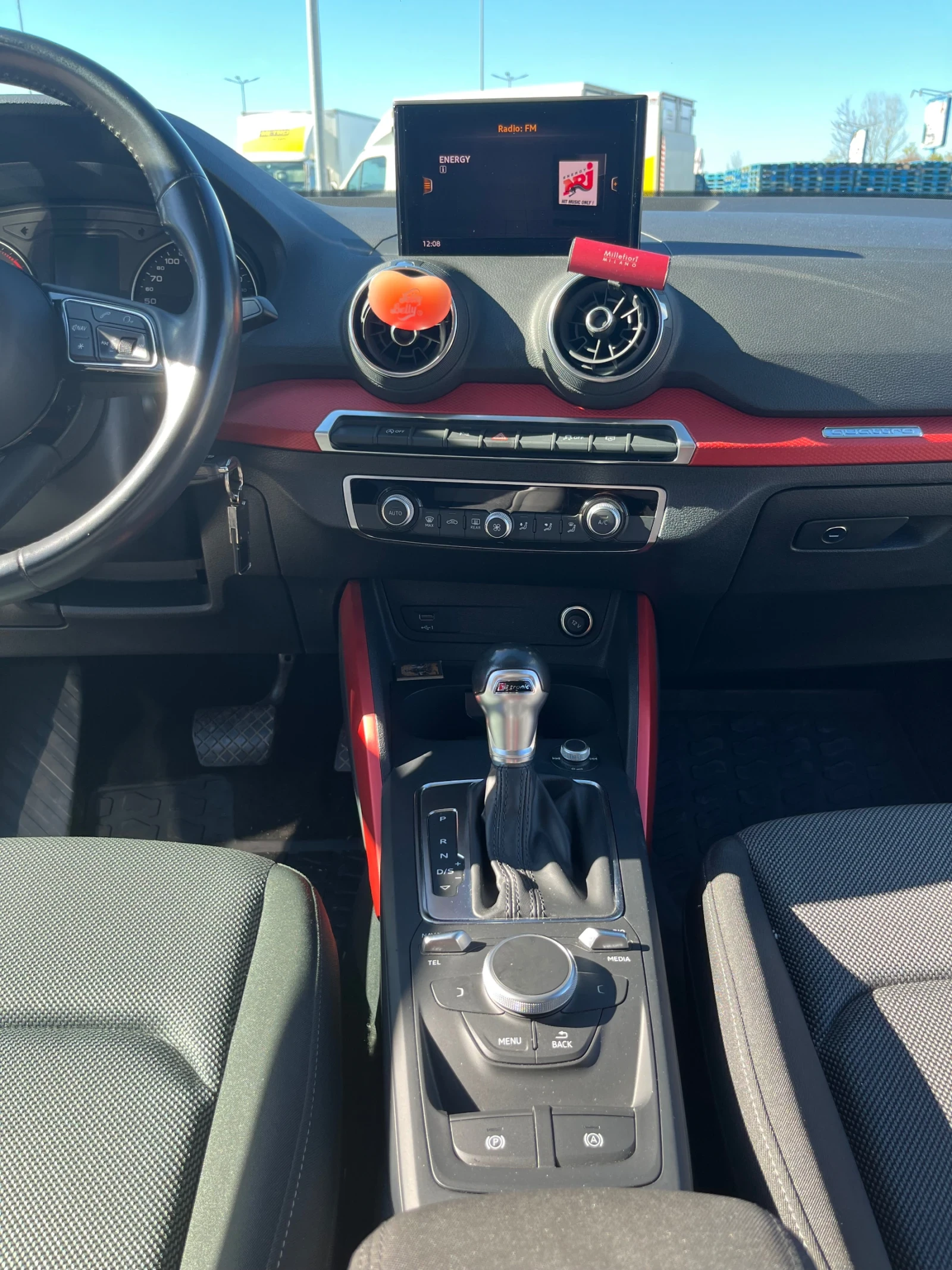 Audi Q2, снимка 15 - Автомобили и джипове - 56110181