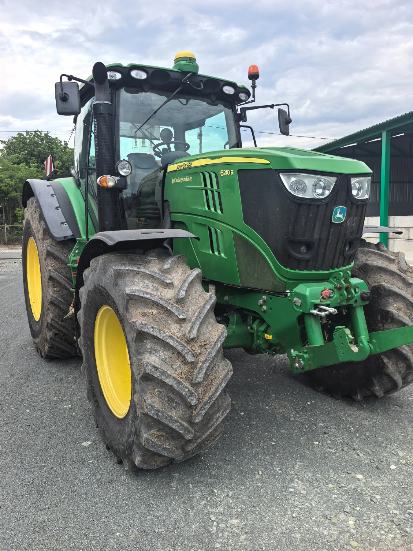 Трактор John Deere 6210R