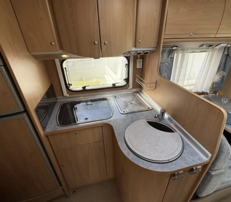 Кемпер Mercedes-Benz Burstner 316 cdi clima top, снимка 6 - Каравани и кемпери - 54397215