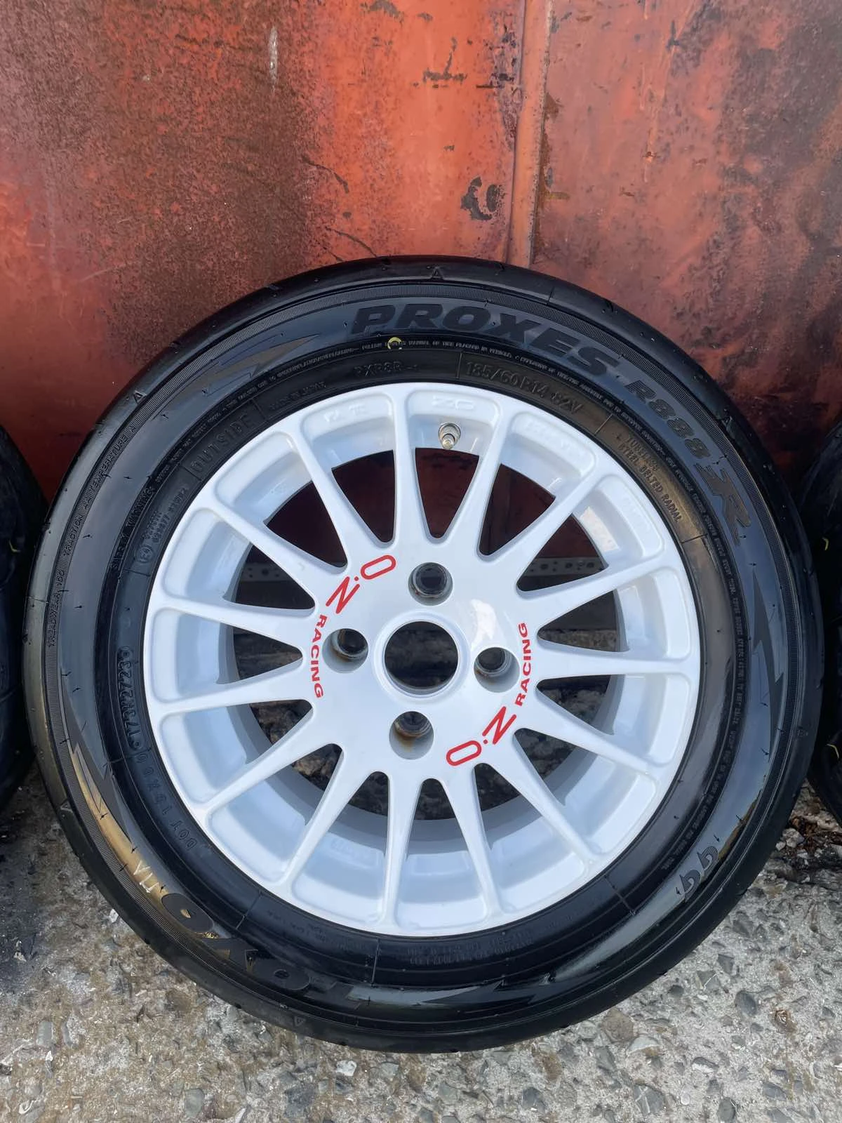 Гуми с джанти Toyo 185/60R14, снимка 5 - Гуми и джанти - 54527963