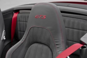 Porsche 911 Carrera 4 GTS , снимка 15