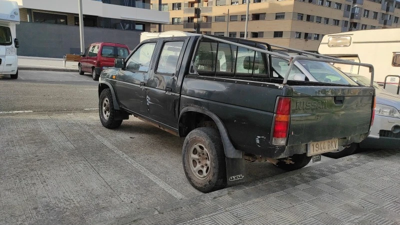 Nissan Pickup, снимка 3 - Автомобили и джипове - 47973391