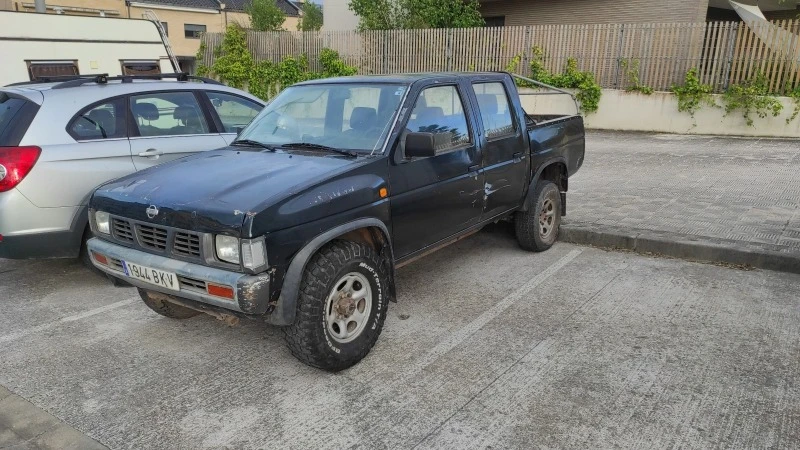 Nissan Pickup, снимка 1 - Автомобили и джипове - 47973391