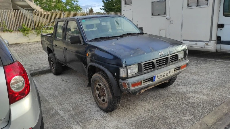 Nissan Pickup, снимка 2 - Автомобили и джипове - 47973391