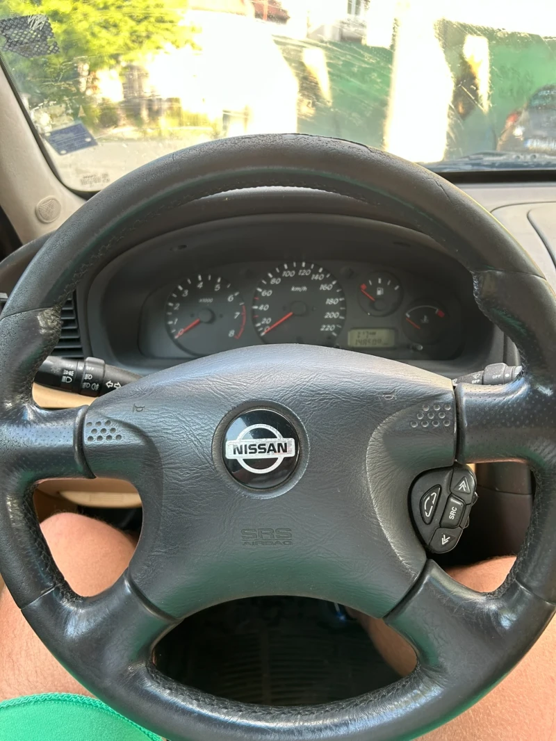 Nissan Almera, снимка 10 - Автомобили и джипове - 47925824