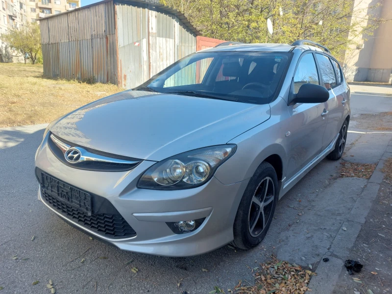 Hyundai I30 1.6 дизел комби , снимка 3 - Автомобили и джипове - 48009472