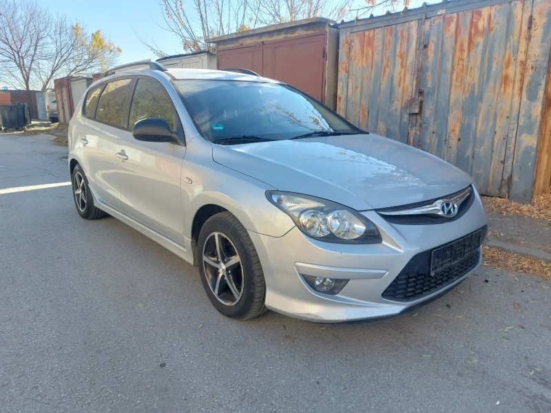 Hyundai I30 1.6 дизел комби , снимка 1 - Автомобили и джипове - 48009472