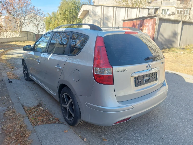 Hyundai I30 1.6 дизел комби , снимка 4 - Автомобили и джипове - 48009472