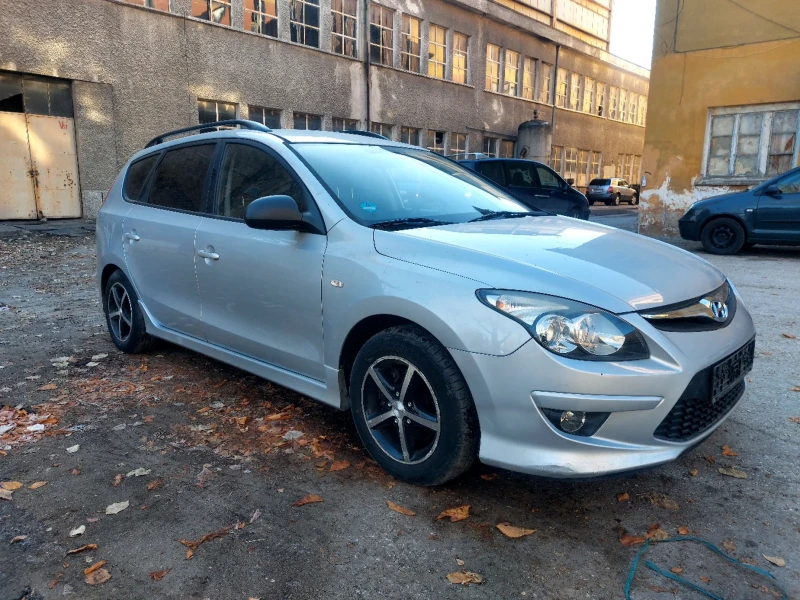 Hyundai I30 1.6 дизел , снимка 2 - Автомобили и джипове - 48009472