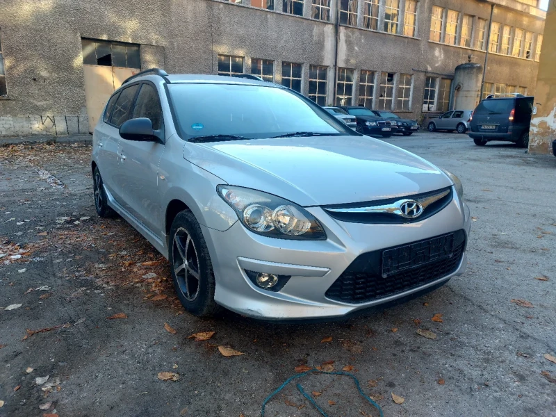 Hyundai I30 1.6 дизел , снимка 4 - Автомобили и джипове - 48009472