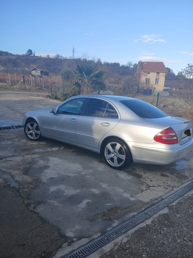 Mercedes-Benz E 220, снимка 2 - Автомобили и джипове - 48340349