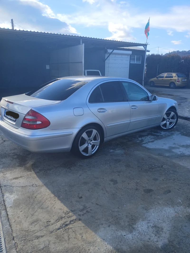 Mercedes-Benz E 220, снимка 8 - Автомобили и джипове - 48340349