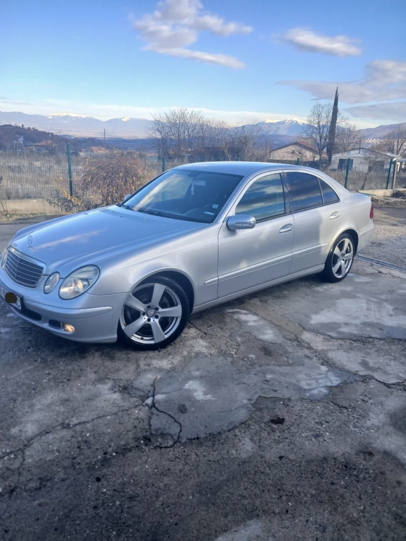 Mercedes-Benz E 220, снимка 1 - Автомобили и джипове - 48340349