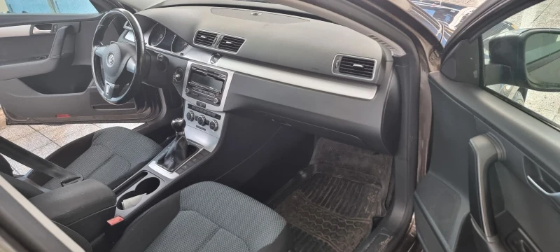 VW Passat, снимка 6 - Автомобили и джипове - 49390263