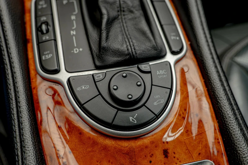 Mercedes-Benz SL 500 V8/ABC/AIR Matic/Distronic/Harman Kardon/BiXenon, снимка 7 - Автомобили и джипове - 50650419