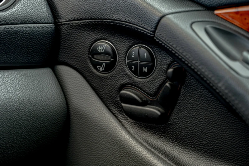 Mercedes-Benz SL 500 V8/ABC/AIR Matic/Distronic/Harman Kardon/BiXenon, снимка 11 - Автомобили и джипове - 50650419