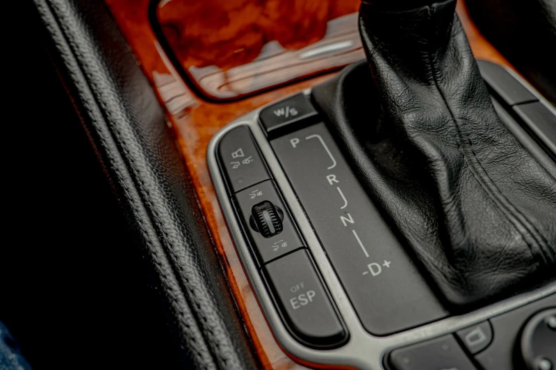 Mercedes-Benz SL 500 V8/ABC/AIR Matic/Distronic/Harman Kardon/BiXenon, снимка 8 - Автомобили и джипове - 50650419