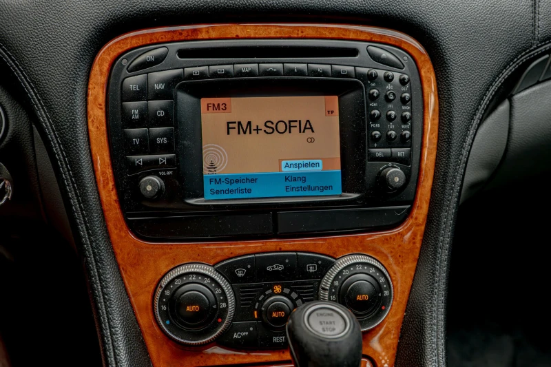 Mercedes-Benz SL 500 V8/ABC/AIR Matic/Distronic/Harman Kardon/BiXenon, снимка 9 - Автомобили и джипове - 50650419