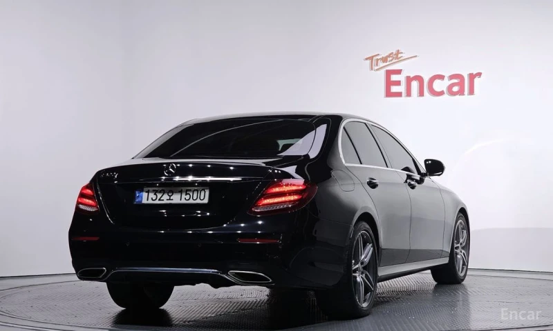 Mercedes-Benz E 300, снимка 2 - Автомобили и джипове - 52700118