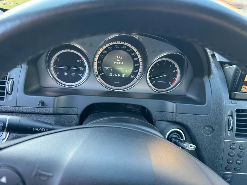 Mercedes-Benz C 200 CGI Avantgarde комби, снимка 12 - Автомобили и джипове - 53136456
