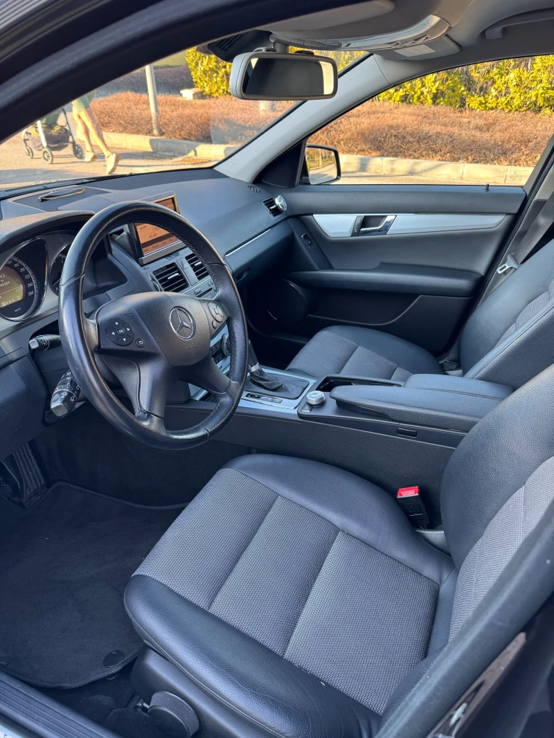 Mercedes-Benz C 200 CGI Avantgarde комби, снимка 11 - Автомобили и джипове - 53136456