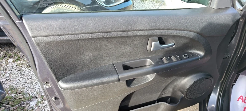 Kia Venga 1.6i автомат/нави, снимка 7 - Автомобили и джипове - 53595159