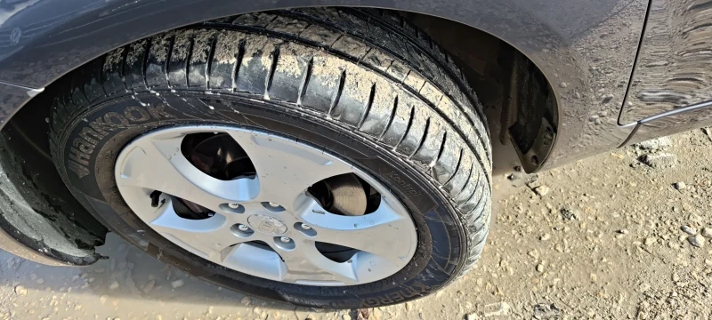 Kia Venga 1.6i автомат/нави, снимка 5 - Автомобили и джипове - 53595159