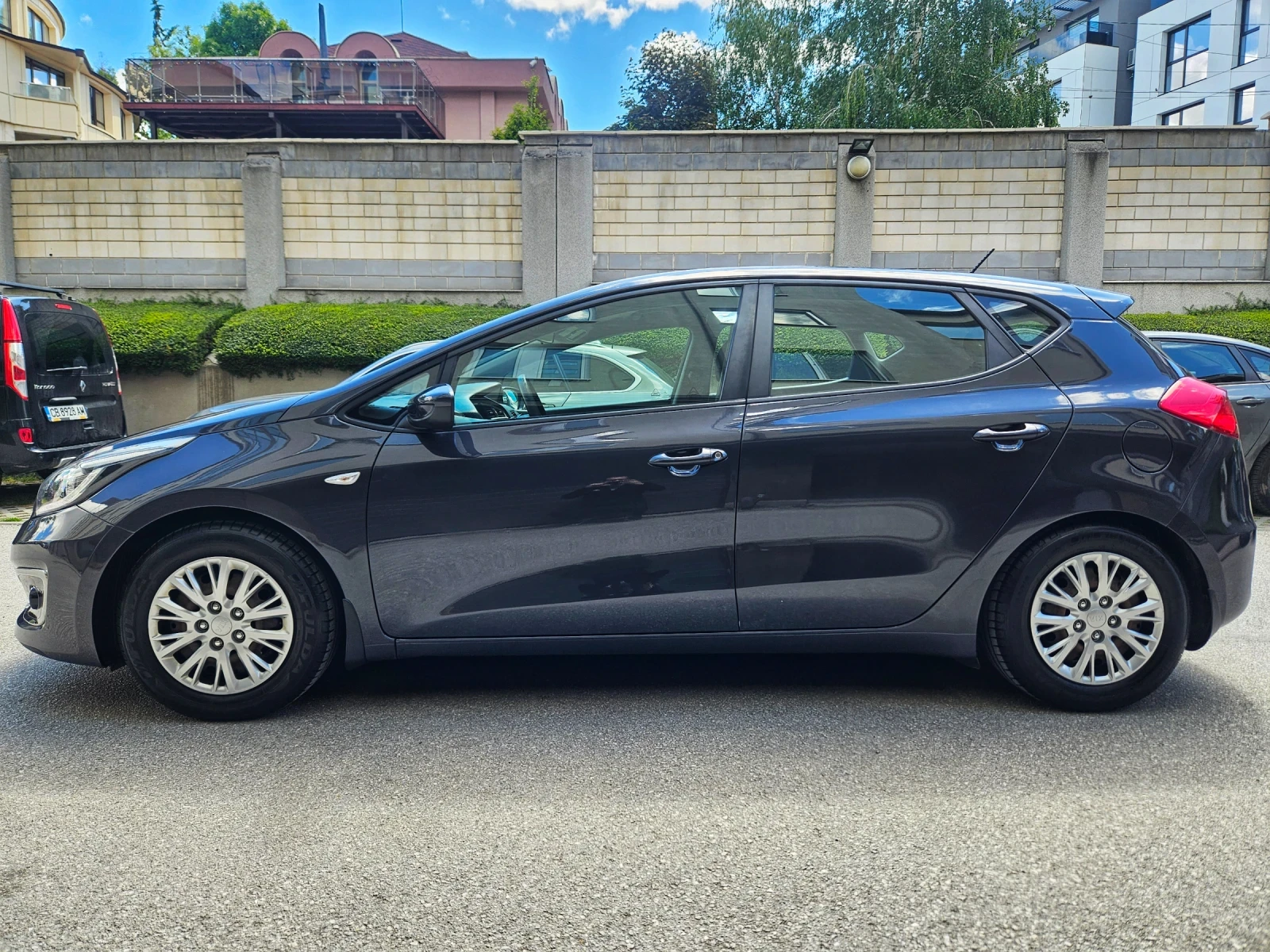 Kia Ceed 1.4i 100 к.с. LPG Закупена от Киа България - изображение 4