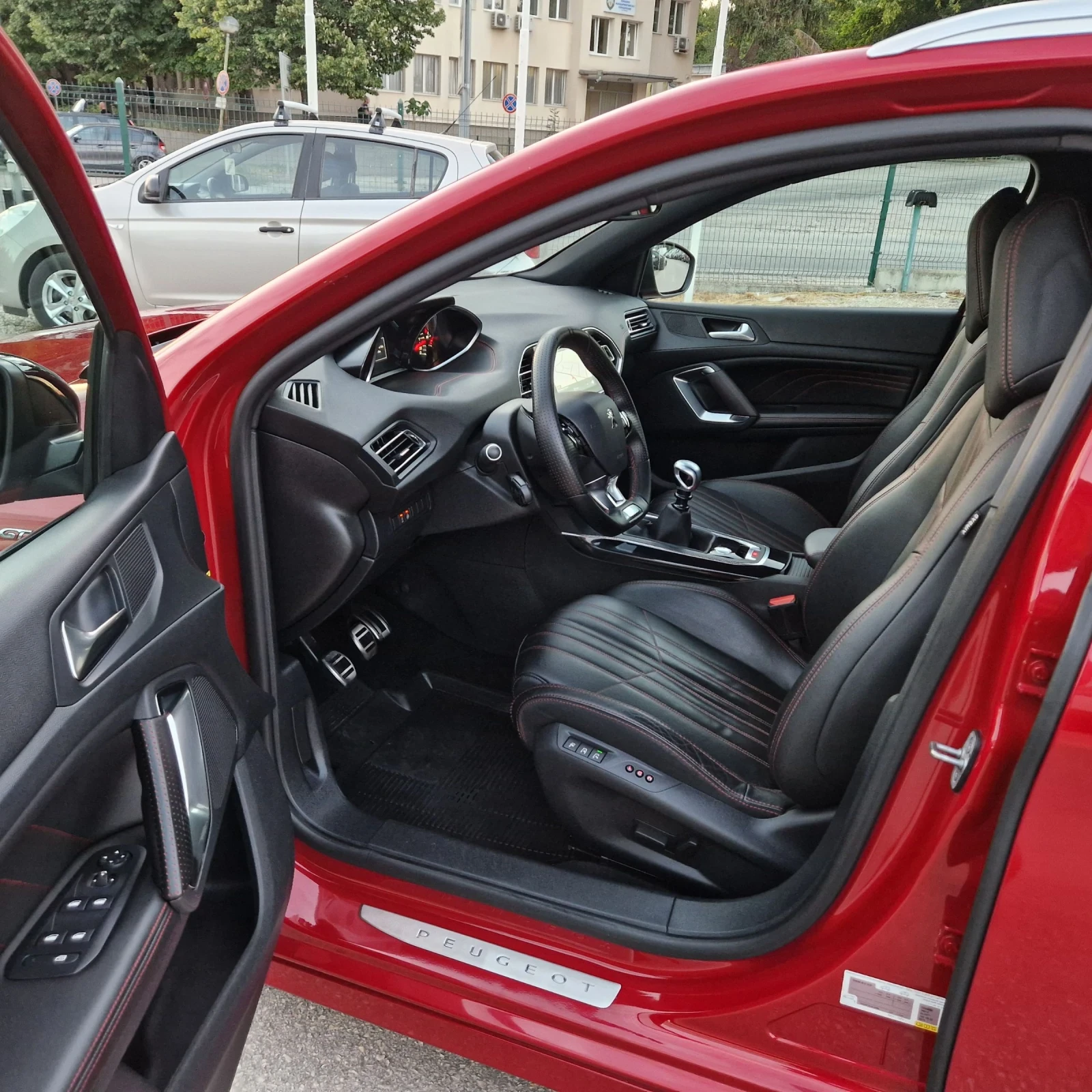 Peugeot 308 2.0HDi GT-LlNE ДИСТРОНИК/МАСАЖ/КЕЙЛЕС/ШВЕЙЦАРИЯ  - изображение 8
