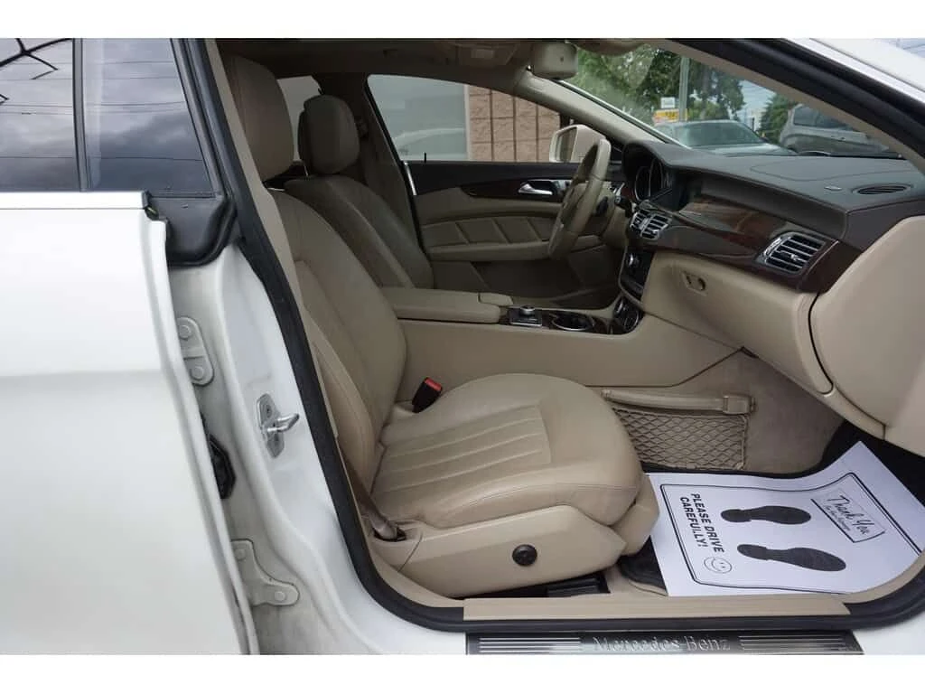 Mercedes-Benz CLS * CLS550 4MATIC AWD CERTIFIED * ACCIDENT FREE* NAV, снимка 16 - Автомобили и джипове - 53738800