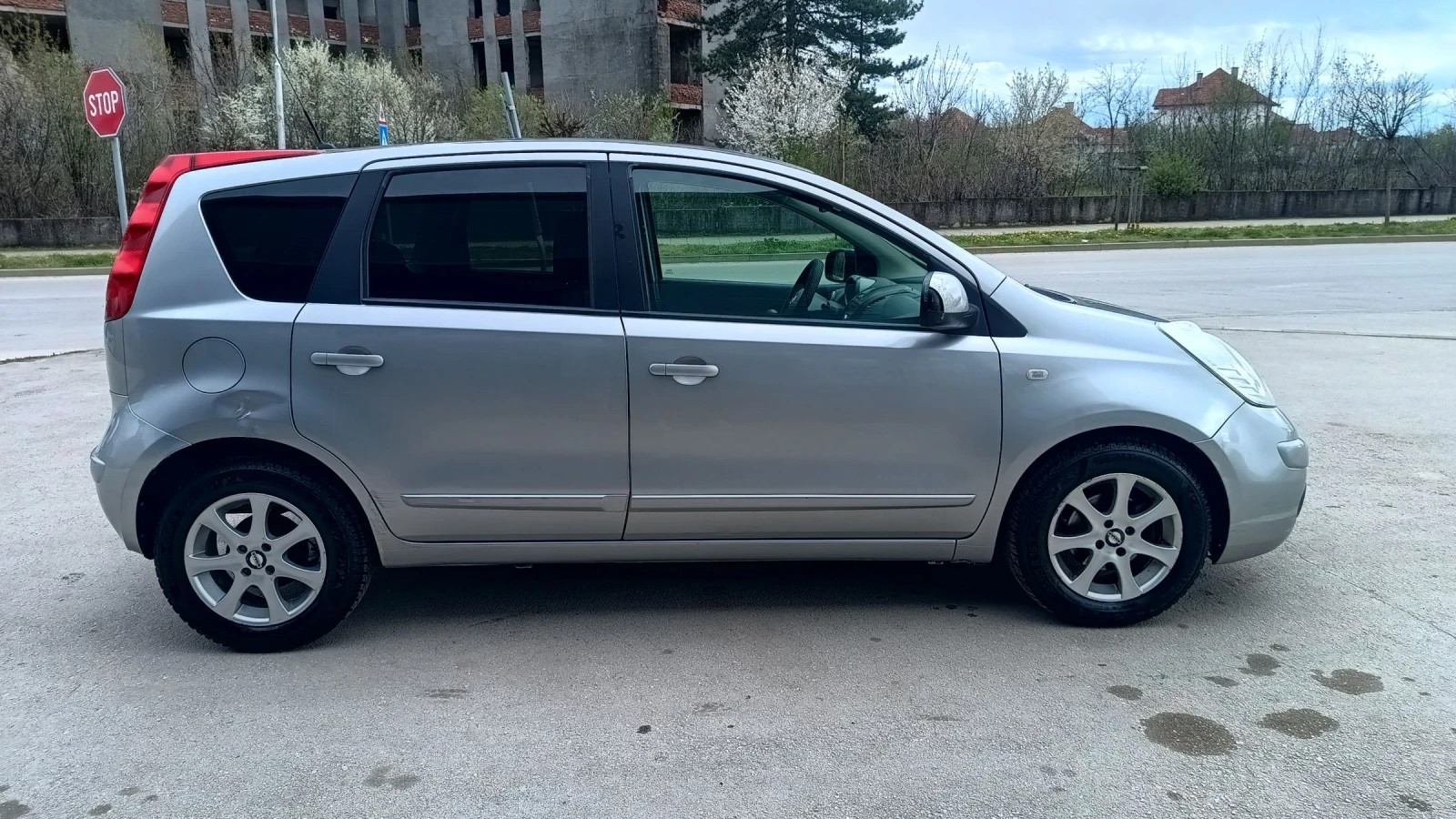 Nissan Note 1.4i Бензин 88 к.с , снимка 3 - Автомобили и джипове - 54151406