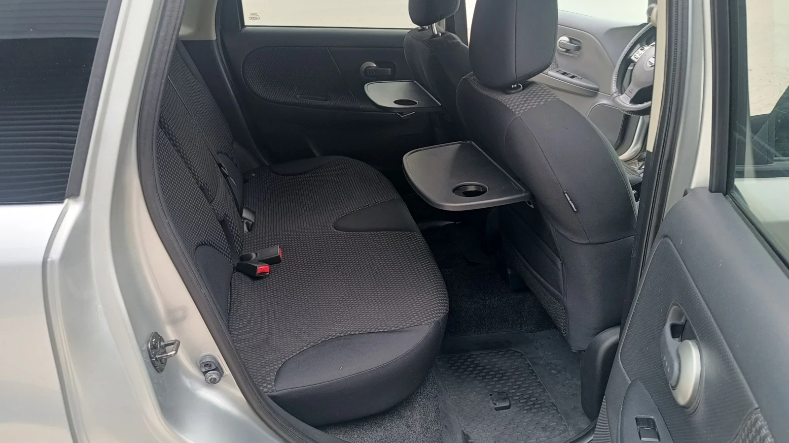 Nissan Note 1.4i Бензин 88 к.с , снимка 11 - Автомобили и джипове - 54151406