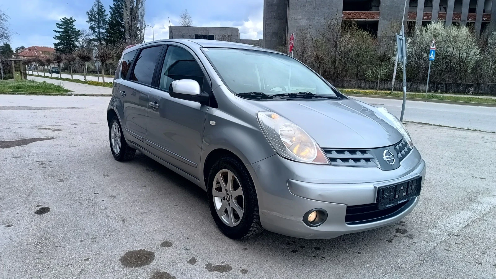 Nissan Note 1.4i Бензин 88 к.с , снимка 2 - Автомобили и джипове - 54151406