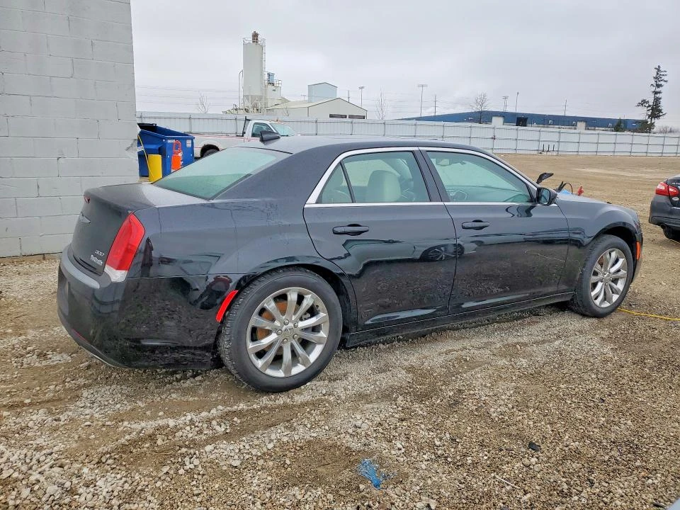 Chrysler 300c 2017 CHRYSLER 300 LIMITED, снимка 4 - Автомобили и джипове - 54220410